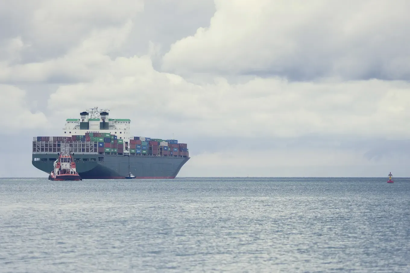 Navă portcontainer pe mare
